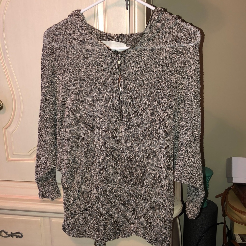 Zip up/hooded sweater